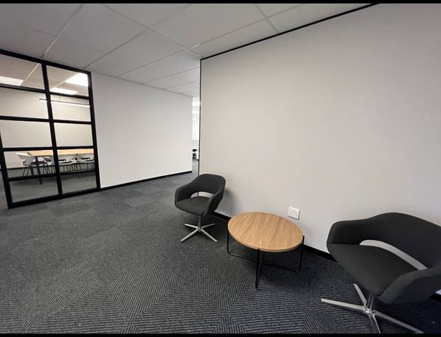 130M² OFFICE TO LET IN HYDE PARK